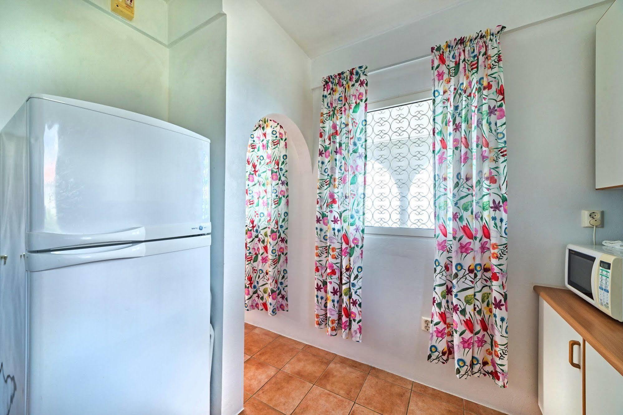 Caribbean Sea View Holiday Apartments Méro المظهر الخارجي الصورة